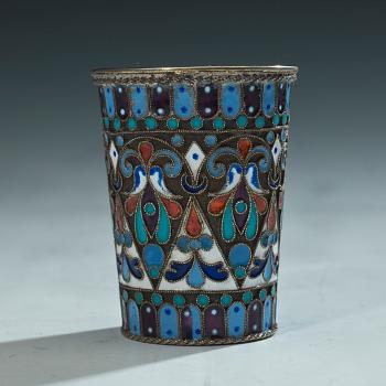 VODKAKOPP, silver med emalj, cloisonné, Ryssland 1900-talets början.