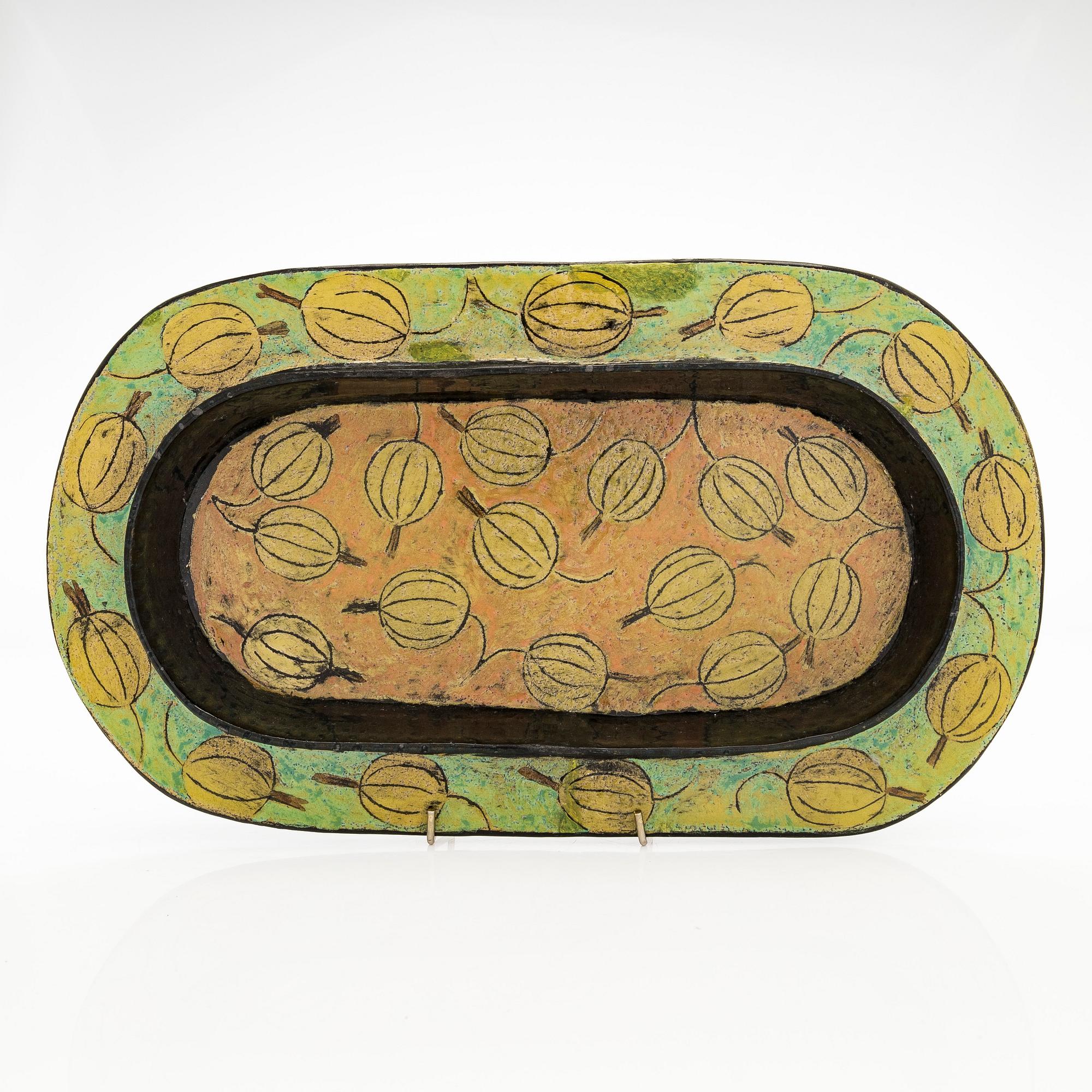 Birger Kaipiainen, a stoneware decorative dish signed Kaipiainen.