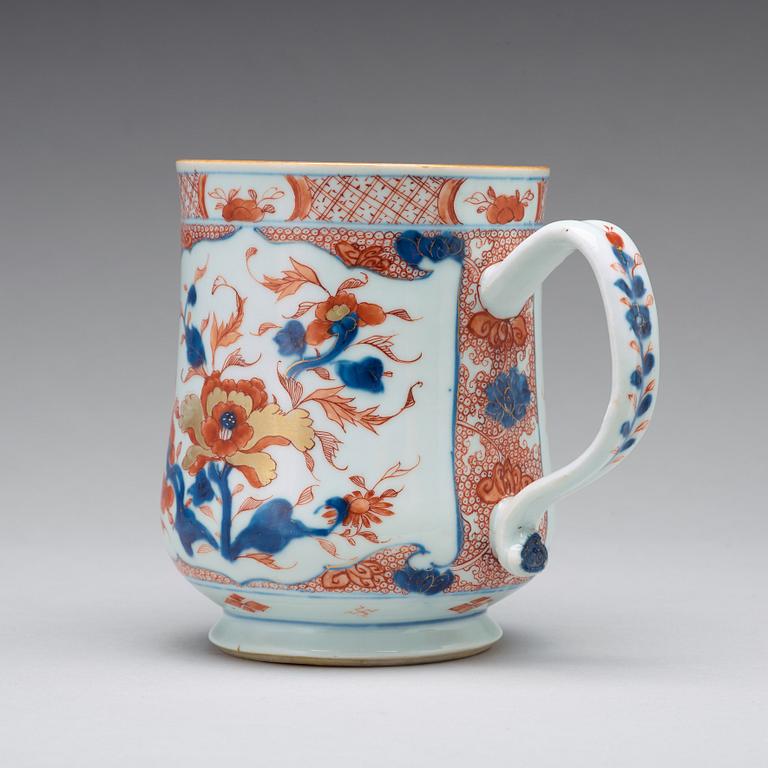 A large imari tankard, Qing dynasty, early 18th Century.