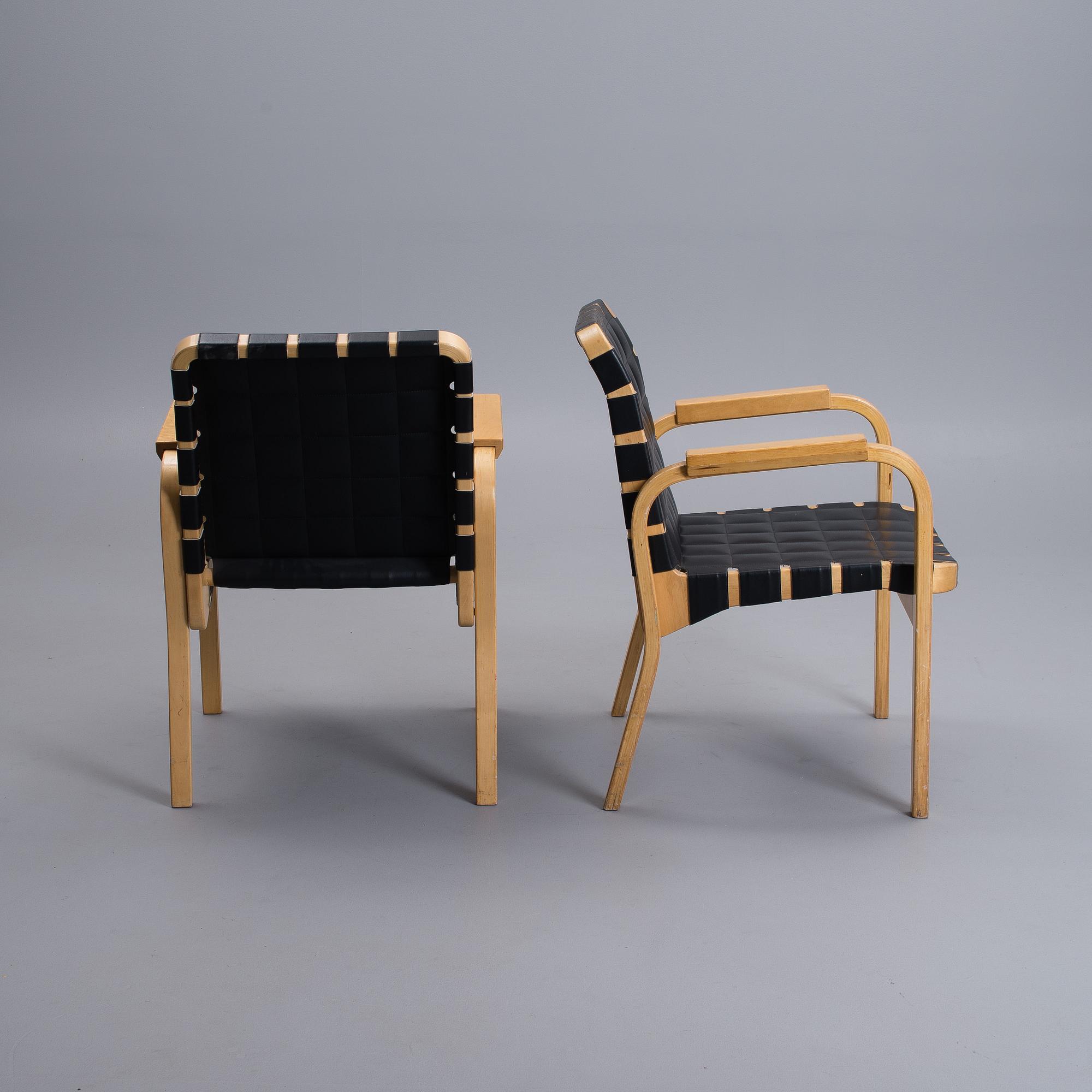 ALVAR AALTO, karmstolar, ett par, modell 45, Artek, 1900-talets slut.