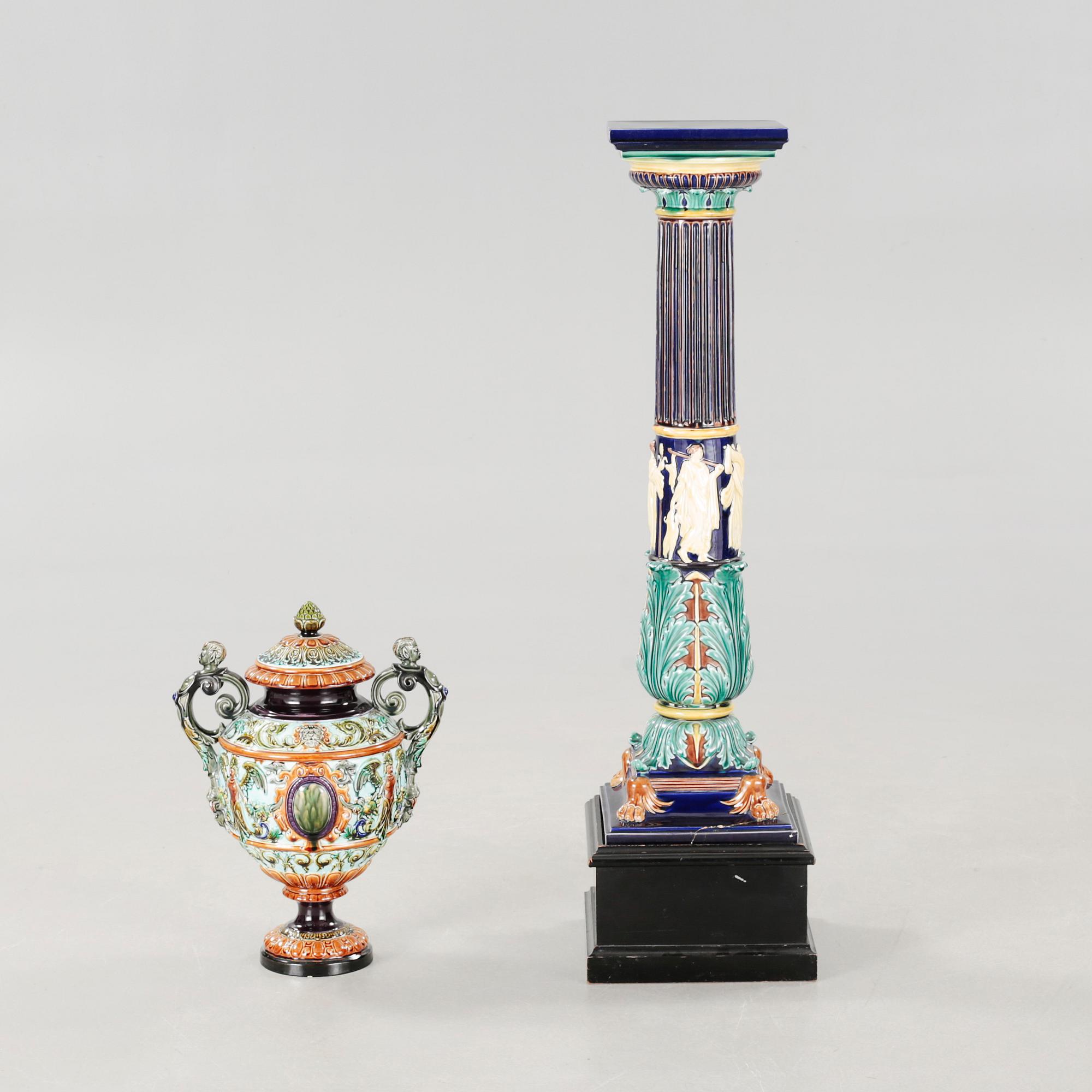 A majolica urn and a piedestal from Gustafsberg, around the year 1900.