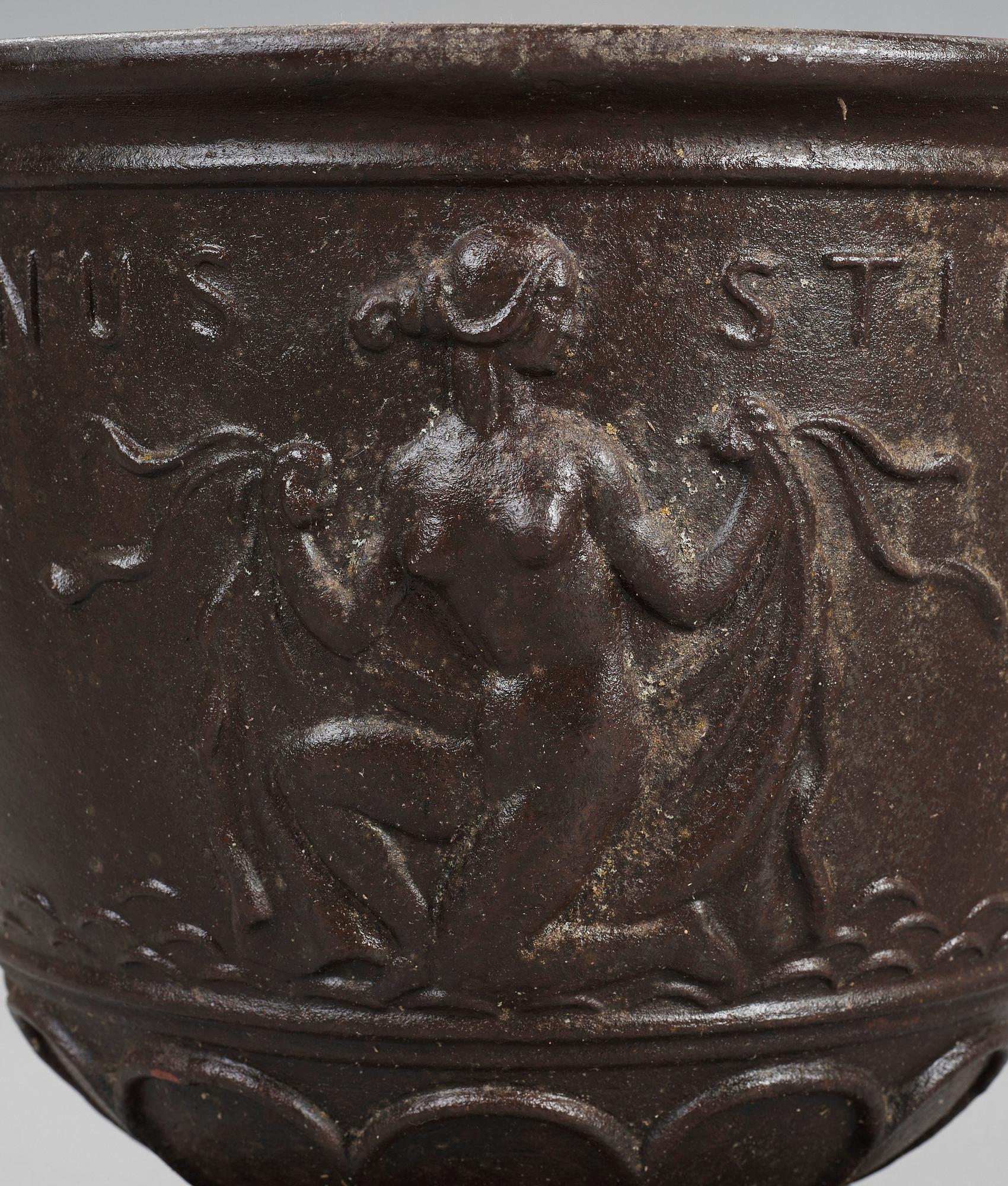 IVAR JOHNSSON, trädgårdsurna "Venus", Näfveqvarns Bruk.