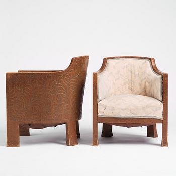 Otto Wretling, attributed to, a pair of Art Nouveau pine chairs, Sweden early 20th century.