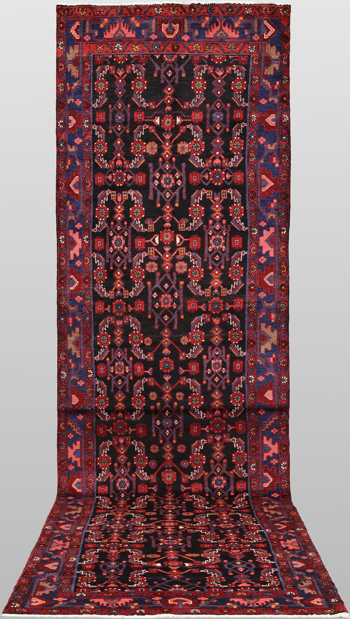 Gallerimatta, Hamadan, ca 423 x 113 cm.