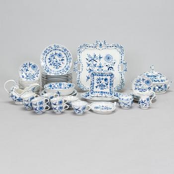 Meissen, astiaston osia, 50 osaa, posliinia,  "Zwiebelmuster", Meissen, Saksa.