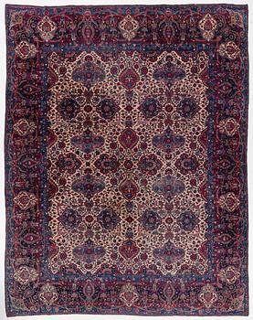 An oriental carpet, approx. 411 x 326 cm.