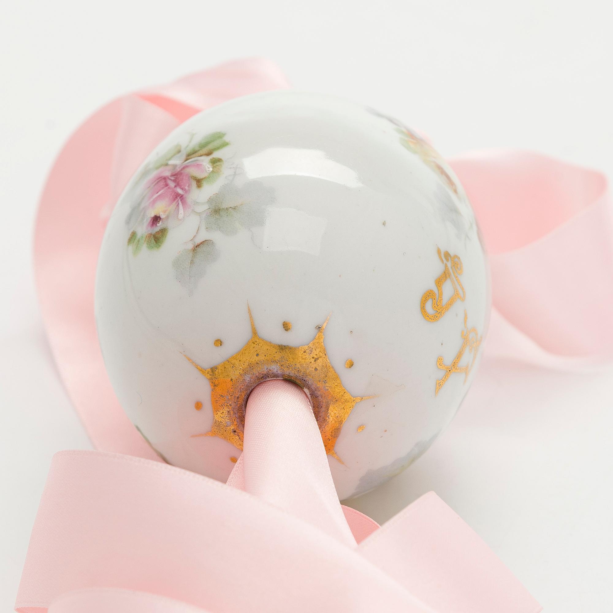 A Russian porcelain Easter egg from around the turn of the 20th Century.