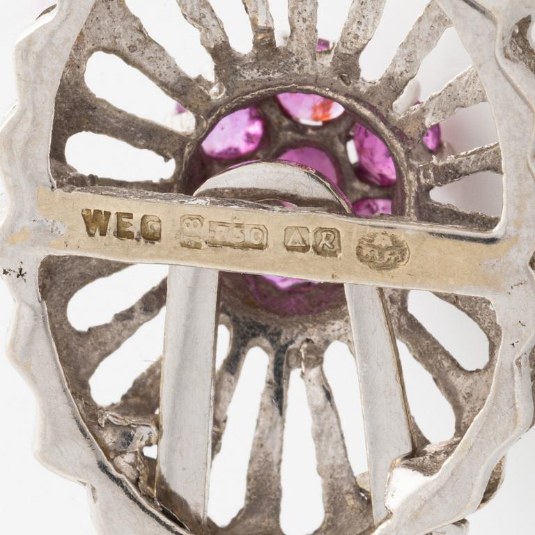 Pearl necklace, with cultured saltwater pearls, clasp in 18K white gold with pink sapphires.