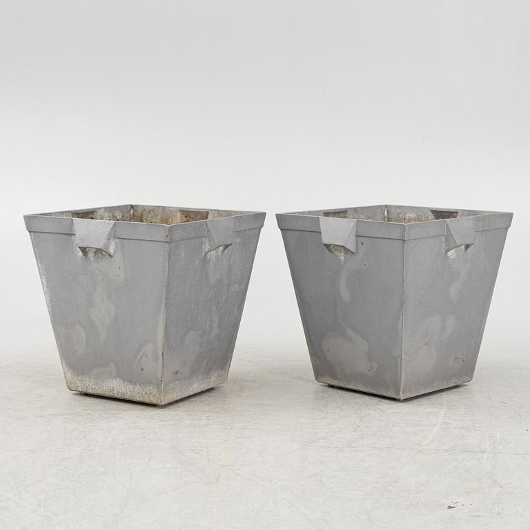 Björn Alge, a pair of 'Karl' plant pots, Byarums Bruk.