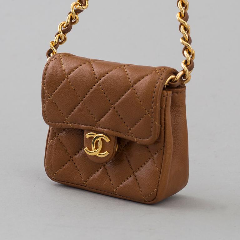 CHANEL, "flapbag micro" 1989-1991.