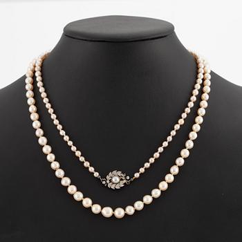 Pearl necklace, with graduated pearls, clasp set with a half-pearl and old-cut diamonds.