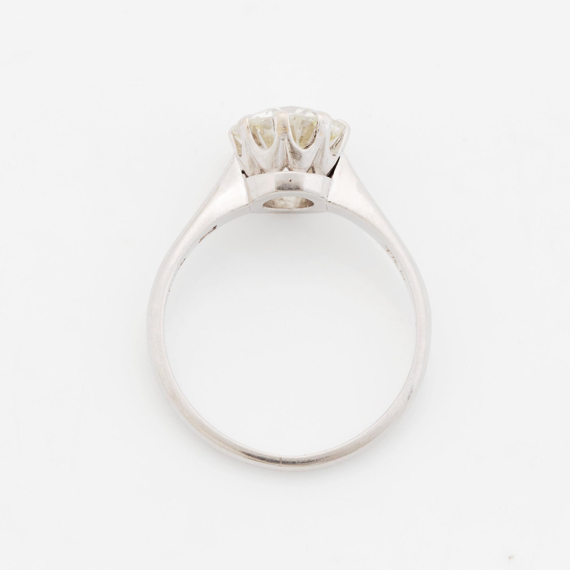 Ring platina med en gammalslipad diamant, Wiwen Nilsson.