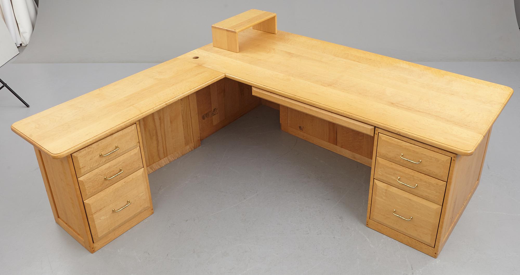 A large 20th century desk, Pompanoosuuc Mills, Canada.