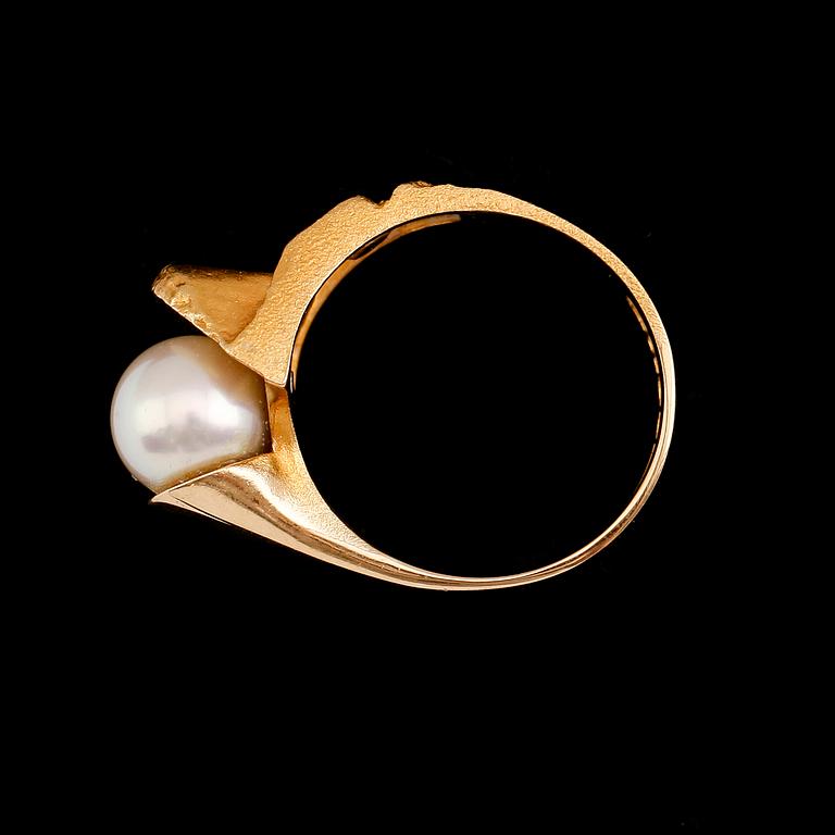 RING, 14 k guld, Lapponia, Björn Weckström, Finland 1993, pärla. Vikt 7 g.