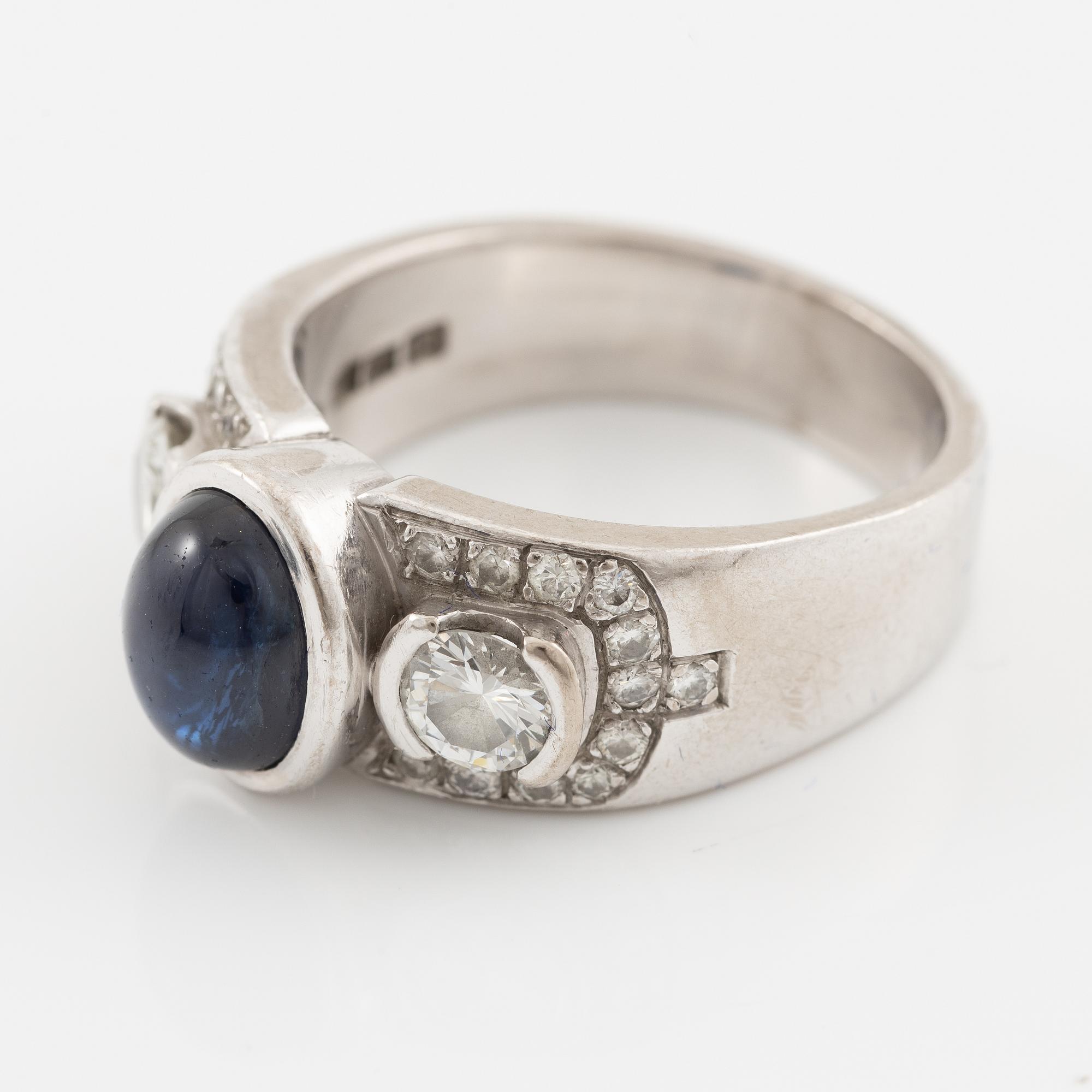 Ring in 18K white gold set with a cabochon-cut sapphire and brilliant-cut diamonds, Kenneth Magnell.