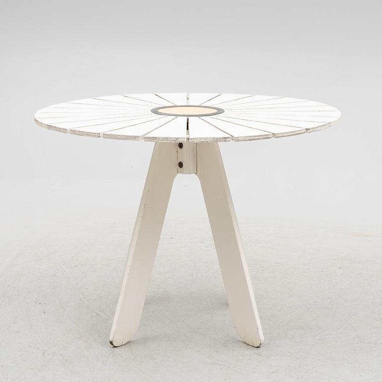 Alvar & Aino Aalto, an 'Aurino' garden furniture set with table and four chairs.