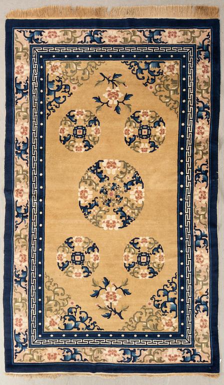 Rug, China antique finish approx. 244x153 cm.