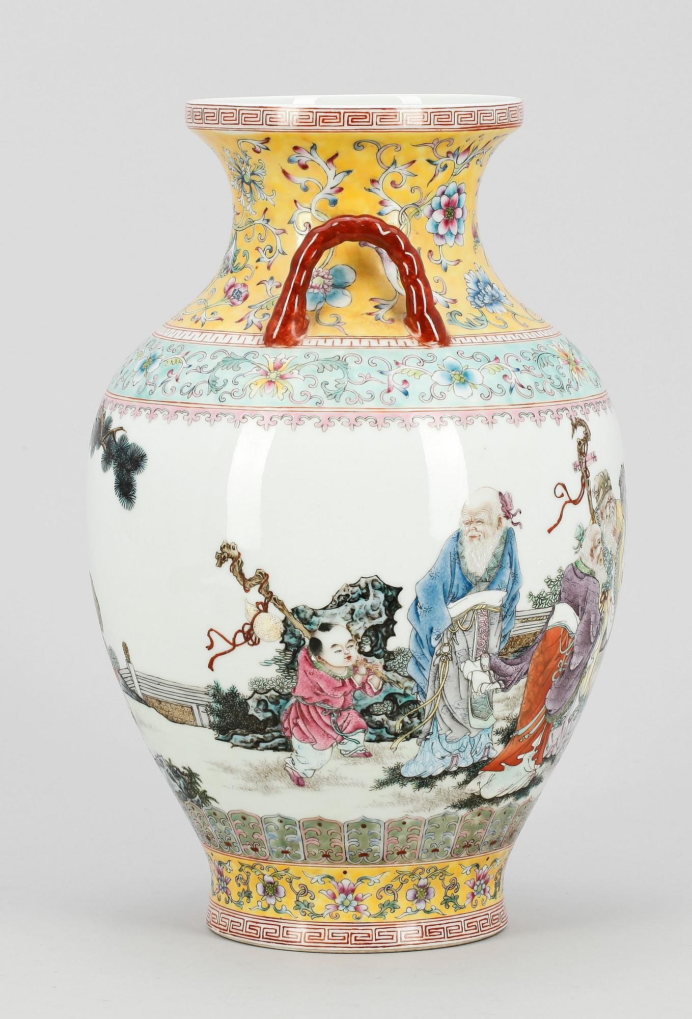 URNA, porslin, Kina, 19/2000-tal. Bär Qianlongs märke.