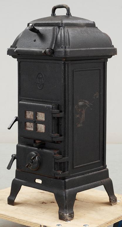 KAMIN, gjutjärn. Märkt "KJB", 1900-talets första hälft.