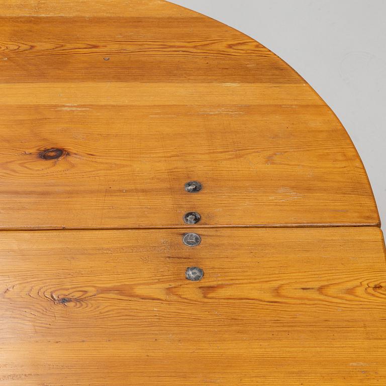A baroque style gate-leg table, first half of the 20th century.