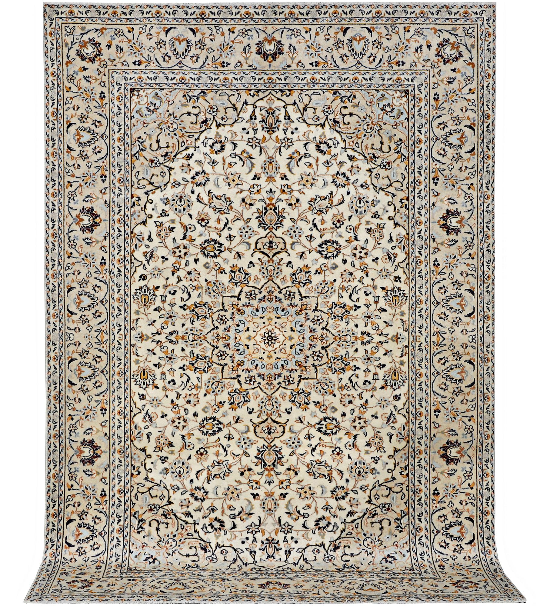 A Kashan carpet, c. 305 x 200 cm.