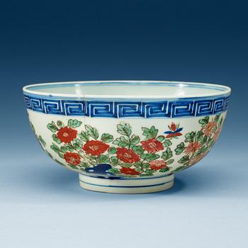 1438. A wucai and underglaze blue bowl, Ming dynasty, Wanlis six character mark and of the period (1573-1620).