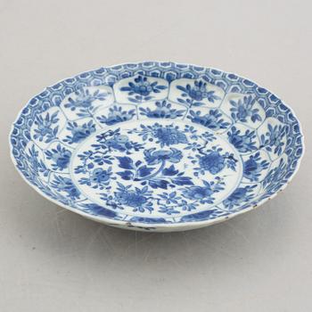 Fat, 2 st, porslin, Kina, Kangxi (1662-1722).