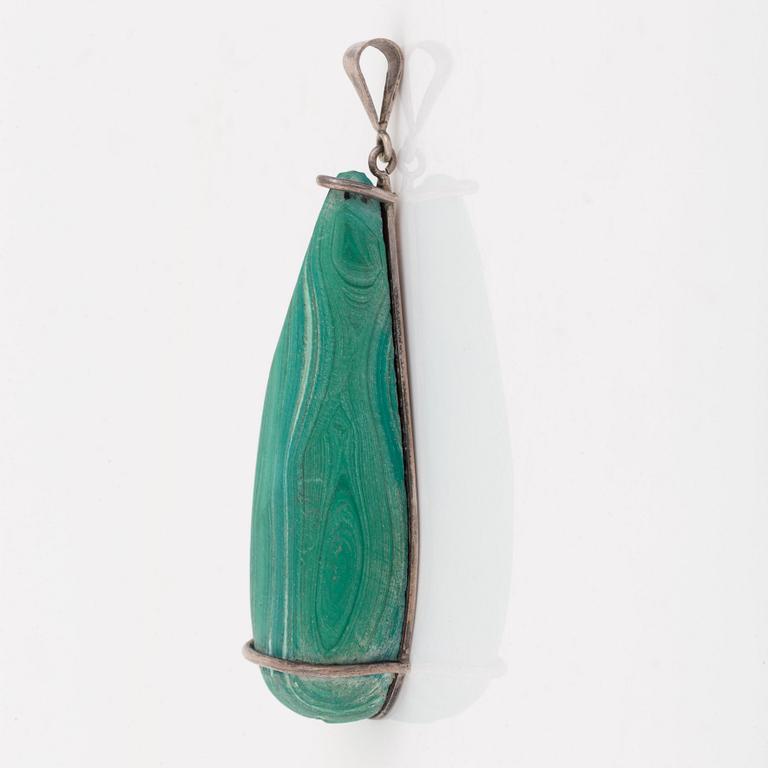 Elon Arenhill, silver pendant with malachite.