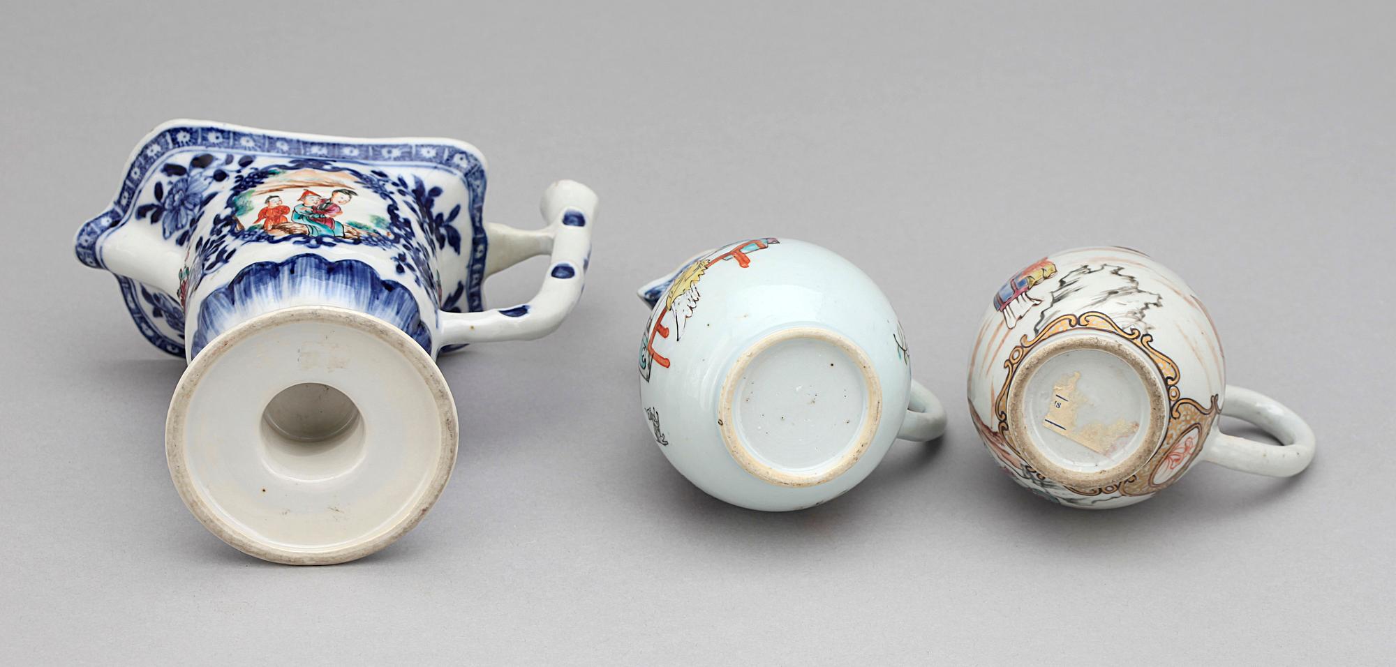 KANNOR, 3st, porslin, Kina, Qianlong (1736-95) resp 1800-tal.