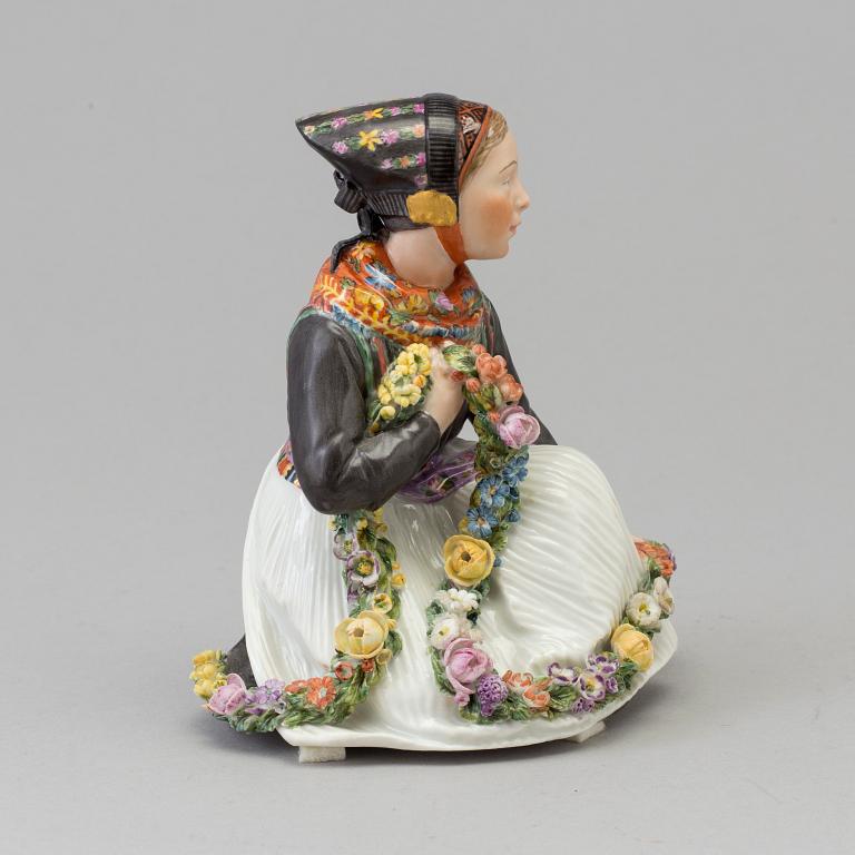 FIGURIN, porslin. "Amager", Royal Copenhagen, Danmark, 1940-tal.