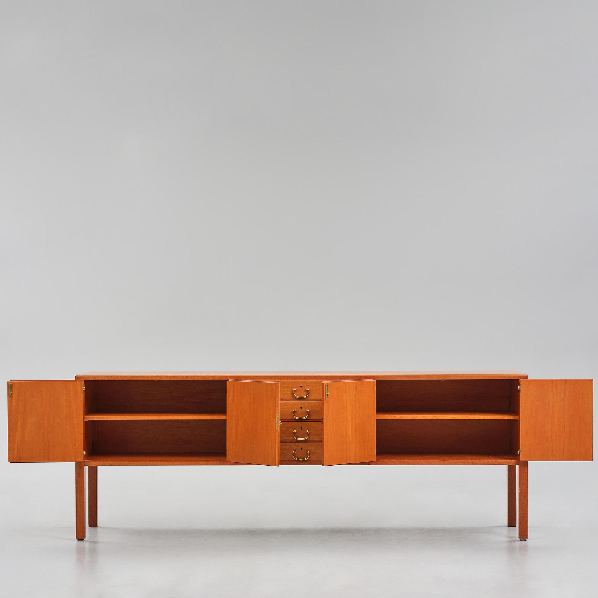 Josef Frank, sideboard, modell B 1015, Firma Svenskt Tenn, ca 2001.