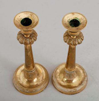 LJUSSTAKAR, 1 par, förgylld brons, senempire, 1800-talets första hälft.