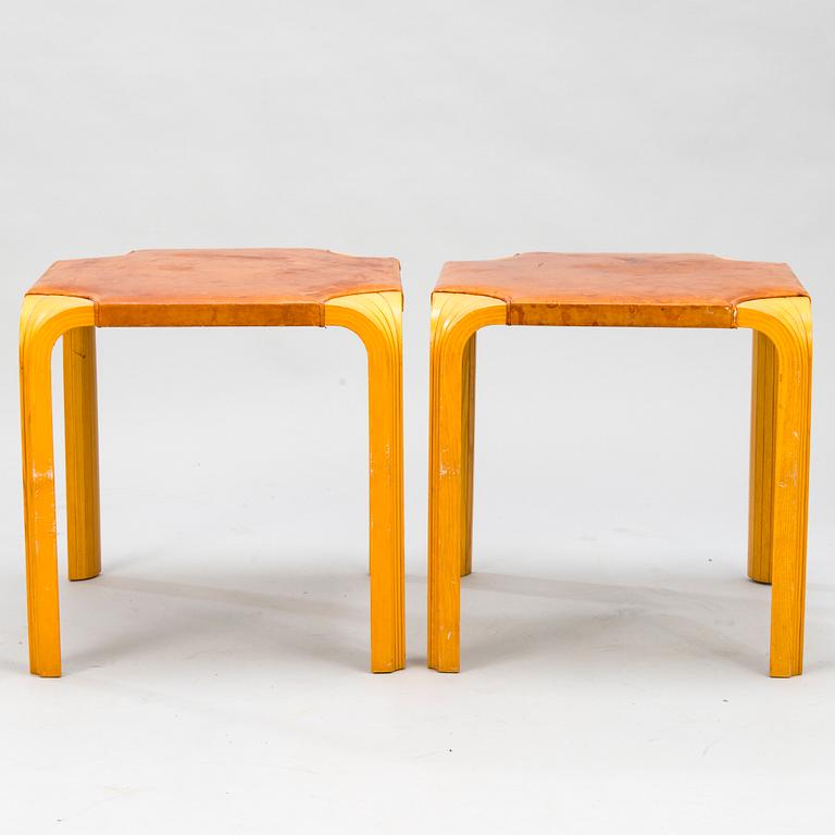 ALVAR AALTO, a pair of mid-20th century 'X602' stools for Artek.