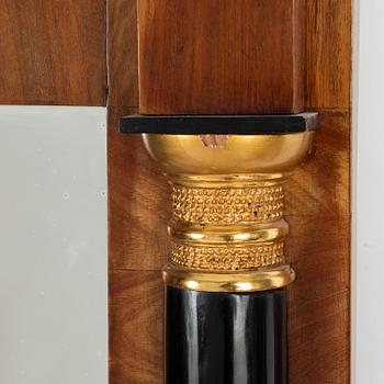 A mahogany veneered mirror with console table, first half of the 19th Century.