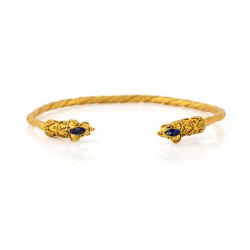 A presumably modern gold bracelet in the Greco-Roman-style.