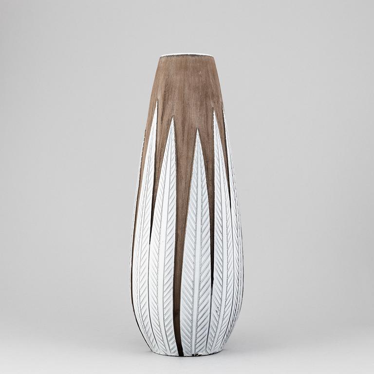 Anna-Lisa Thomson, an earthenware 'Paprika' vase, Upsala Ekeby.