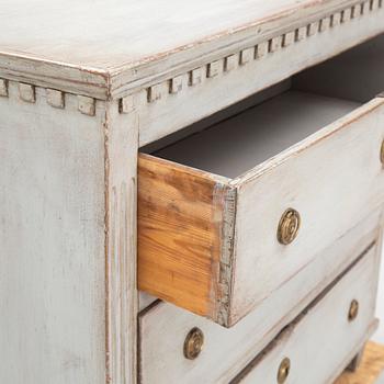 A chest of drawers, first half of the 20th Century.