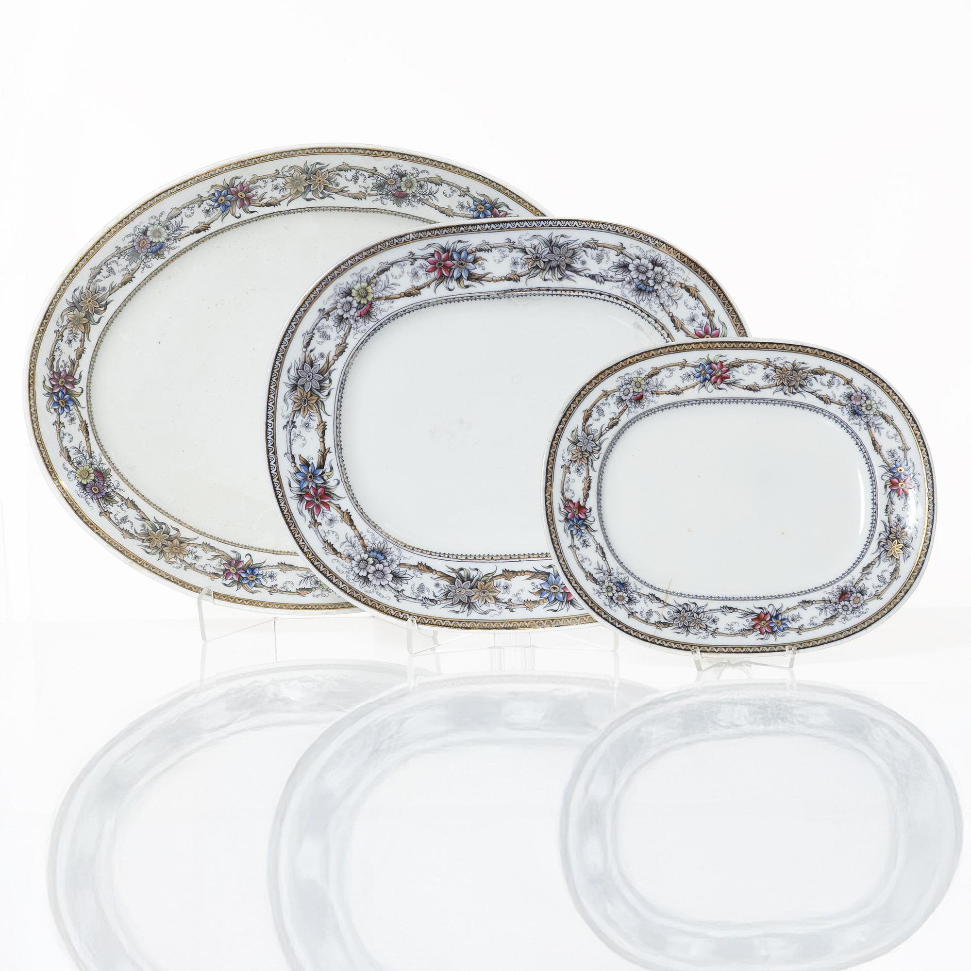Dinner service, 100 pieces, creamware, "Iris", Rörstrand, second half of the 20th Century.