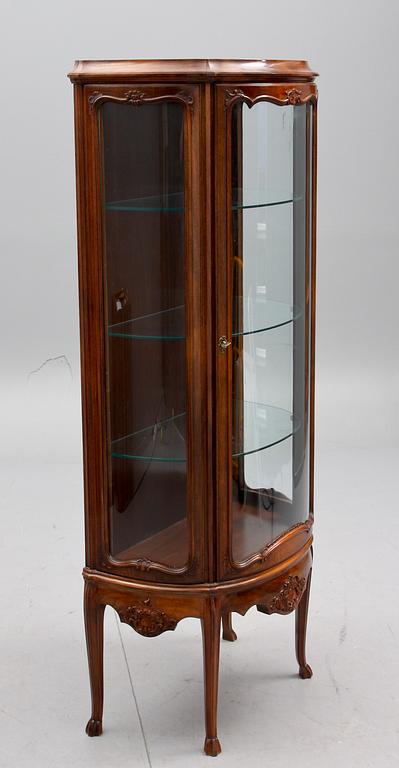 VITRINSKÅP, rokokostil, 1900-tal.