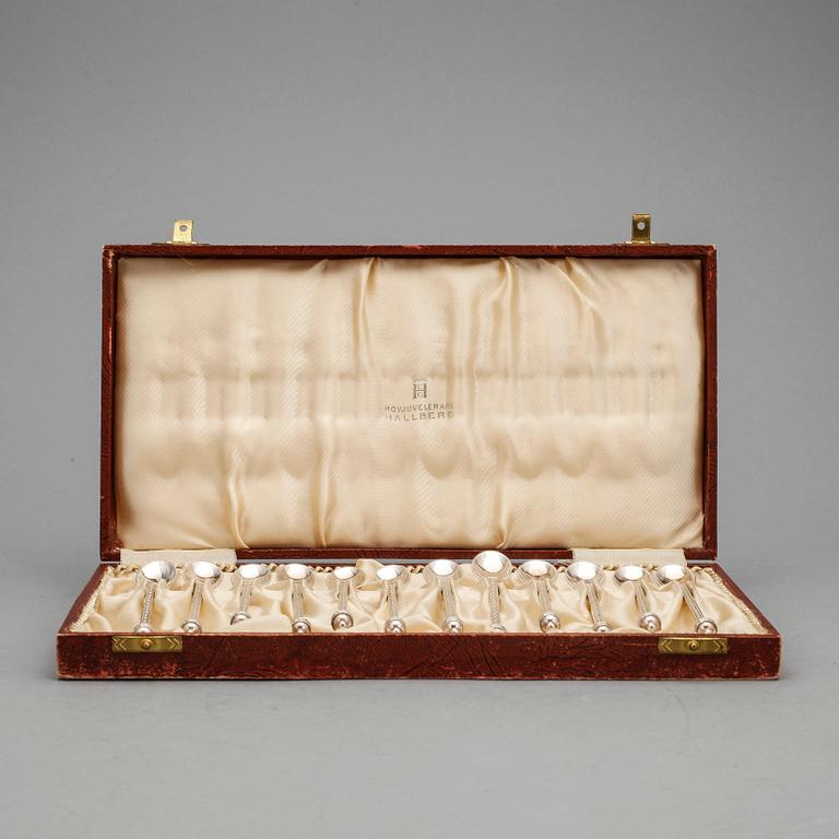 PARTI SILVER, 16 delar, bland annat Gewe Silvervarufabriken, Malmö, 1900-talets första hälft. Vikt ca 320 gram.