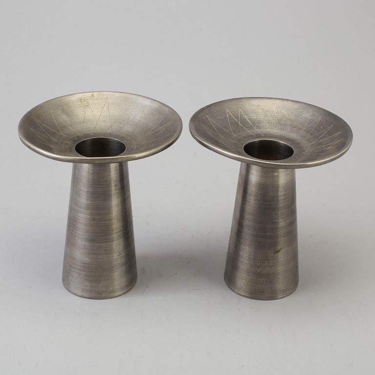 A pair of pewter candlesticks by Olle Olsson, Östersund, 1971.