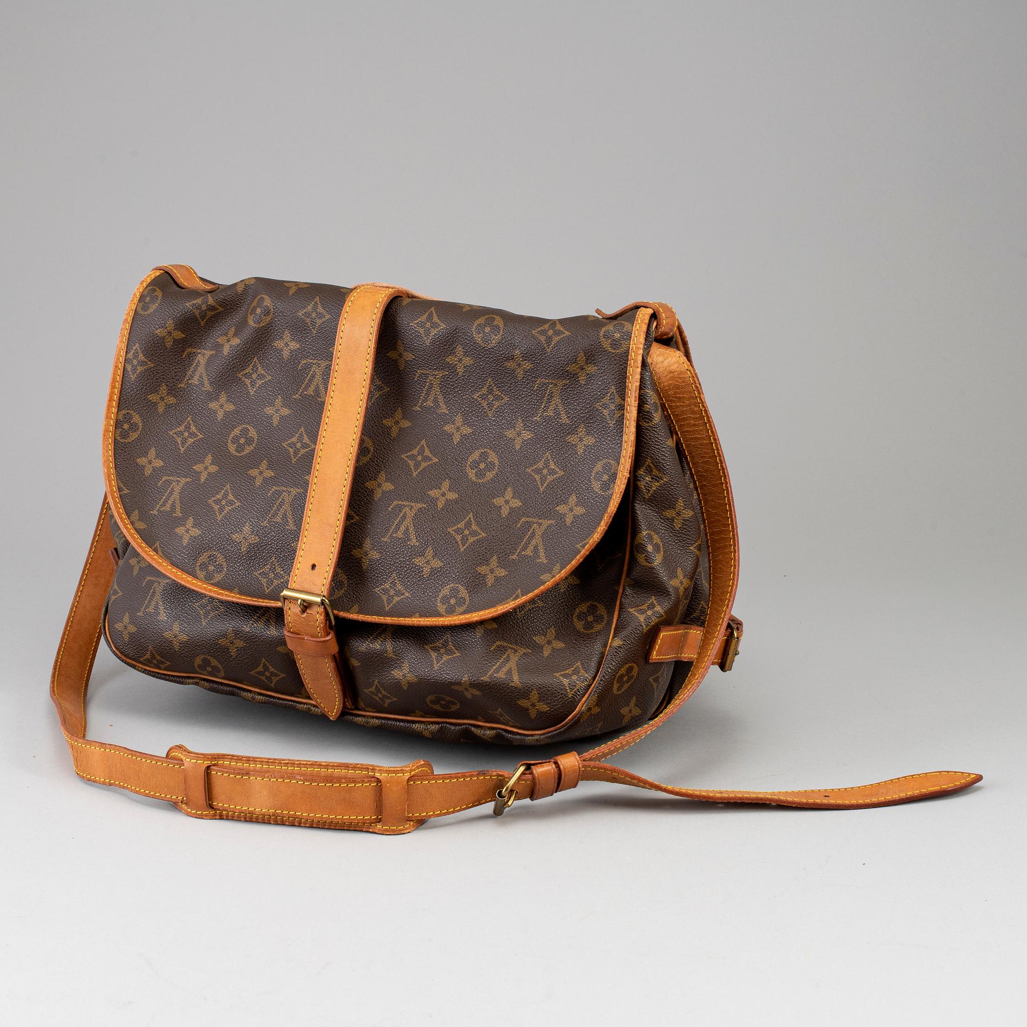 LOUIS VUITTON, 'Saumur 35'.