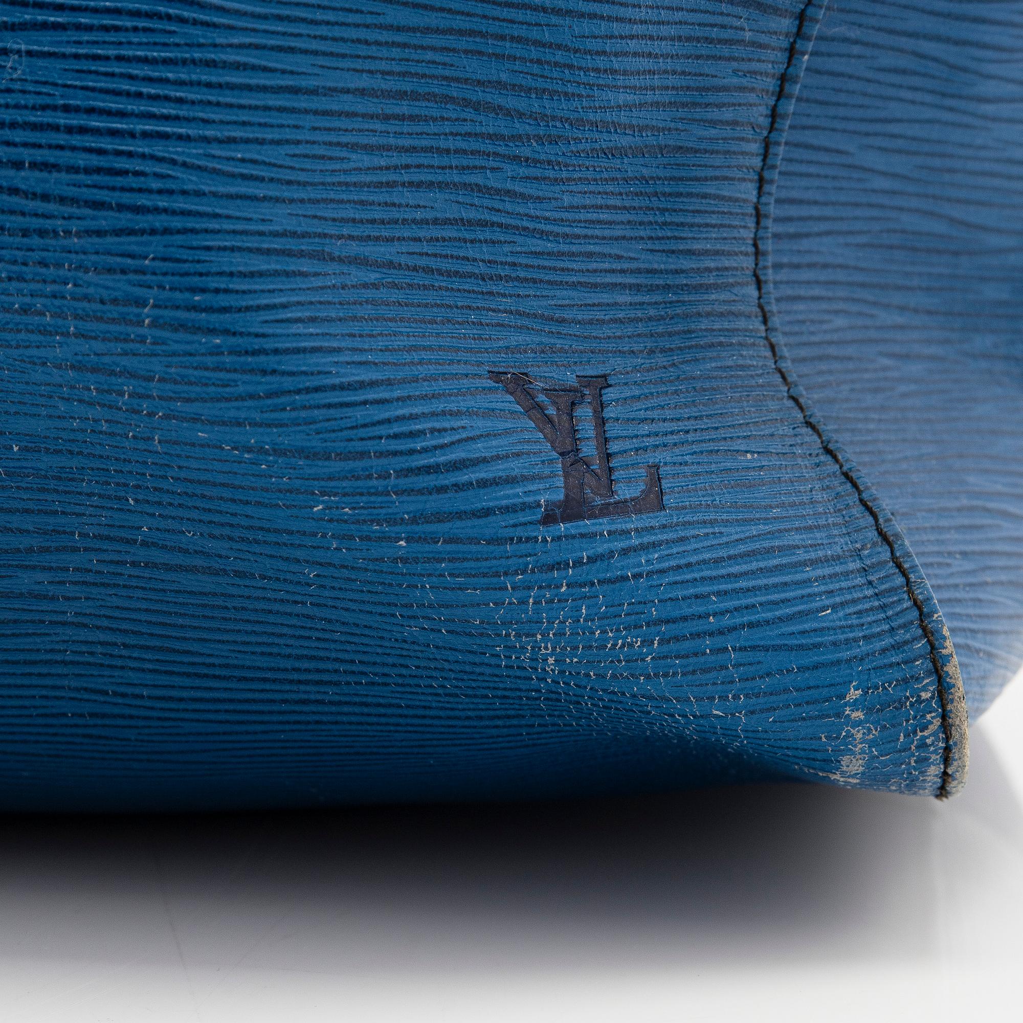 Louis Vuitton, an 'Epi Keepall 60' weekend bag.