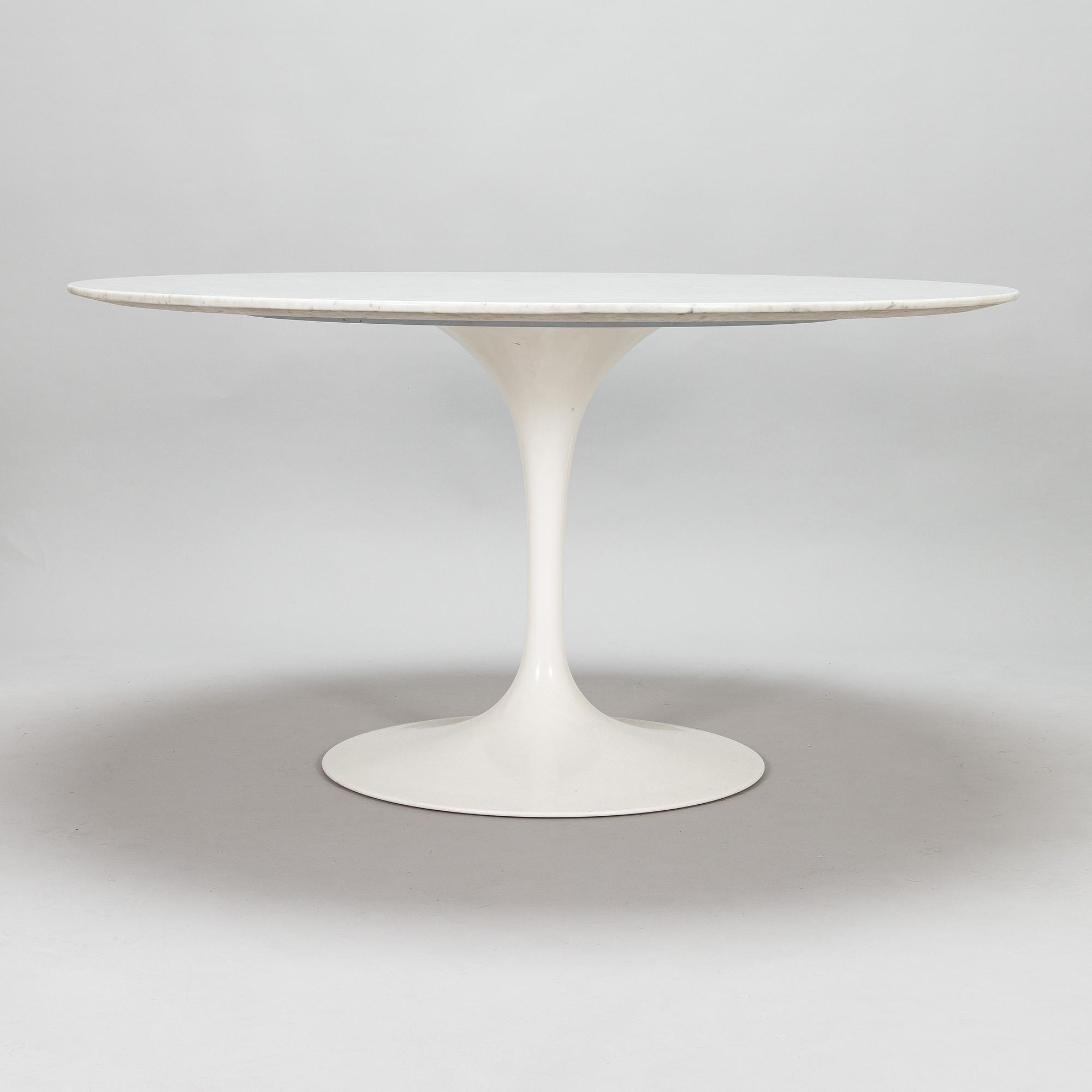 Eero Saarinen, "Tulip", bord och stolar, 6 st, 1970-tal.