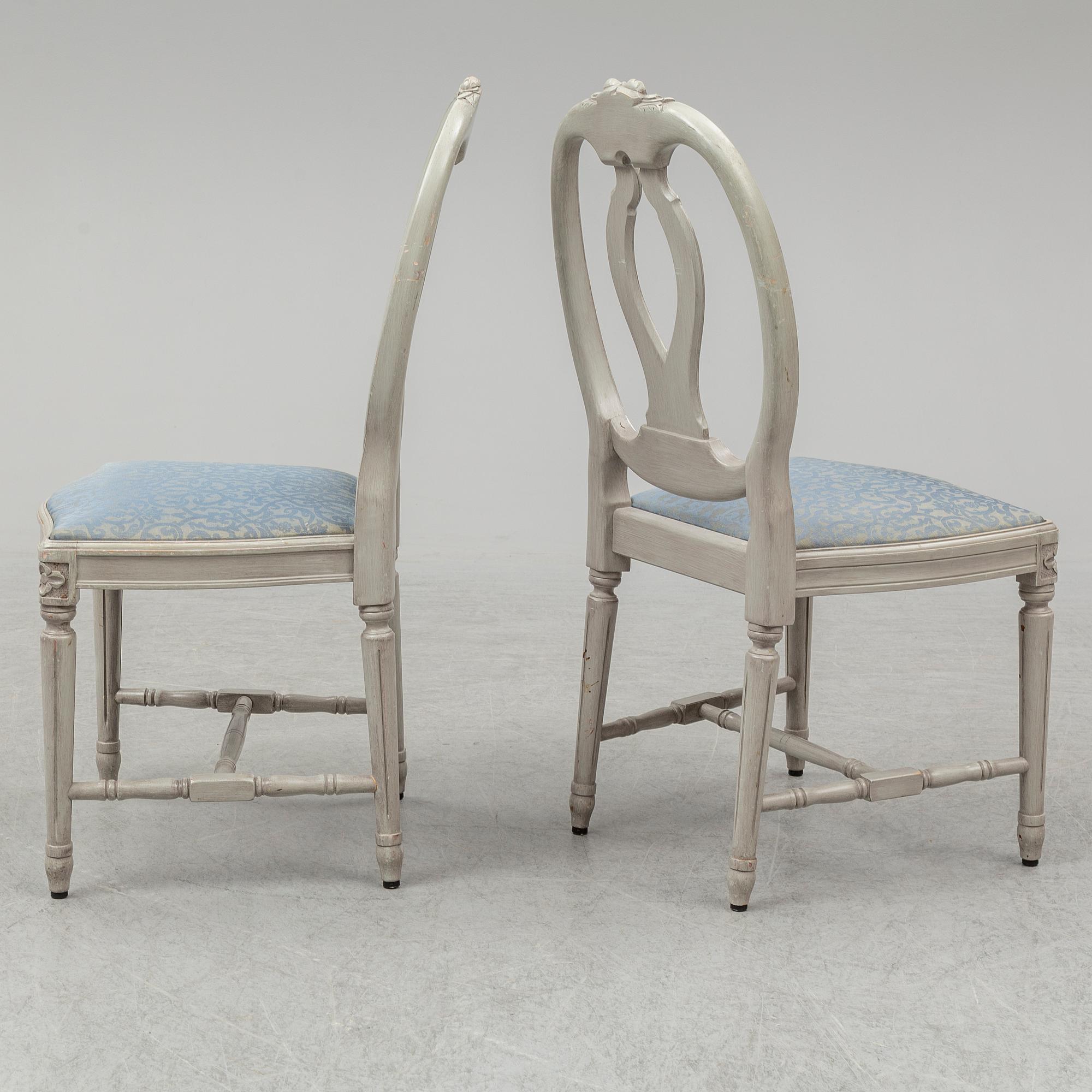 A dining table and four chairs, gustavian style, late 20th century.
