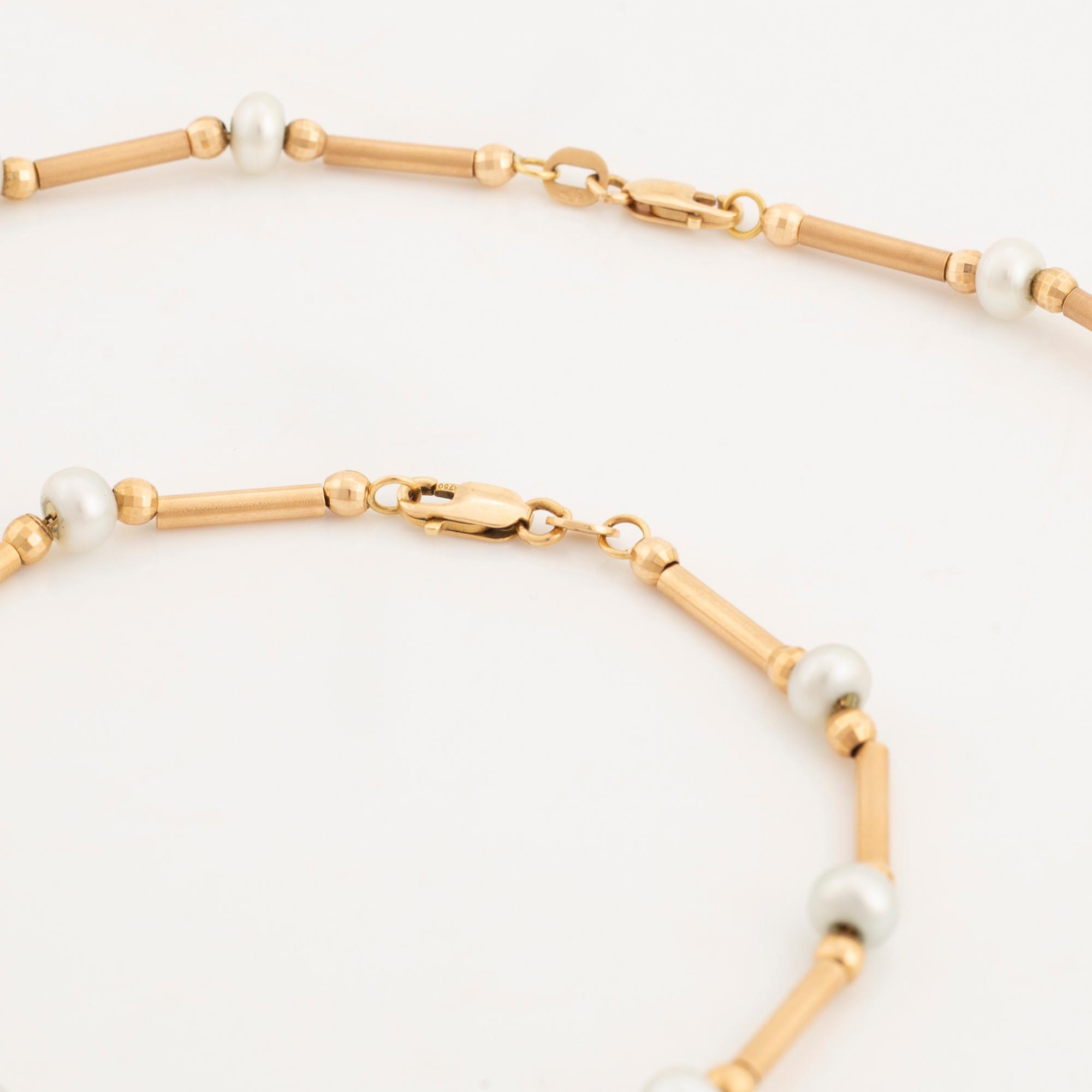 Halsband samt armband, med odlade pärlor, Balestra, Guldfynd.