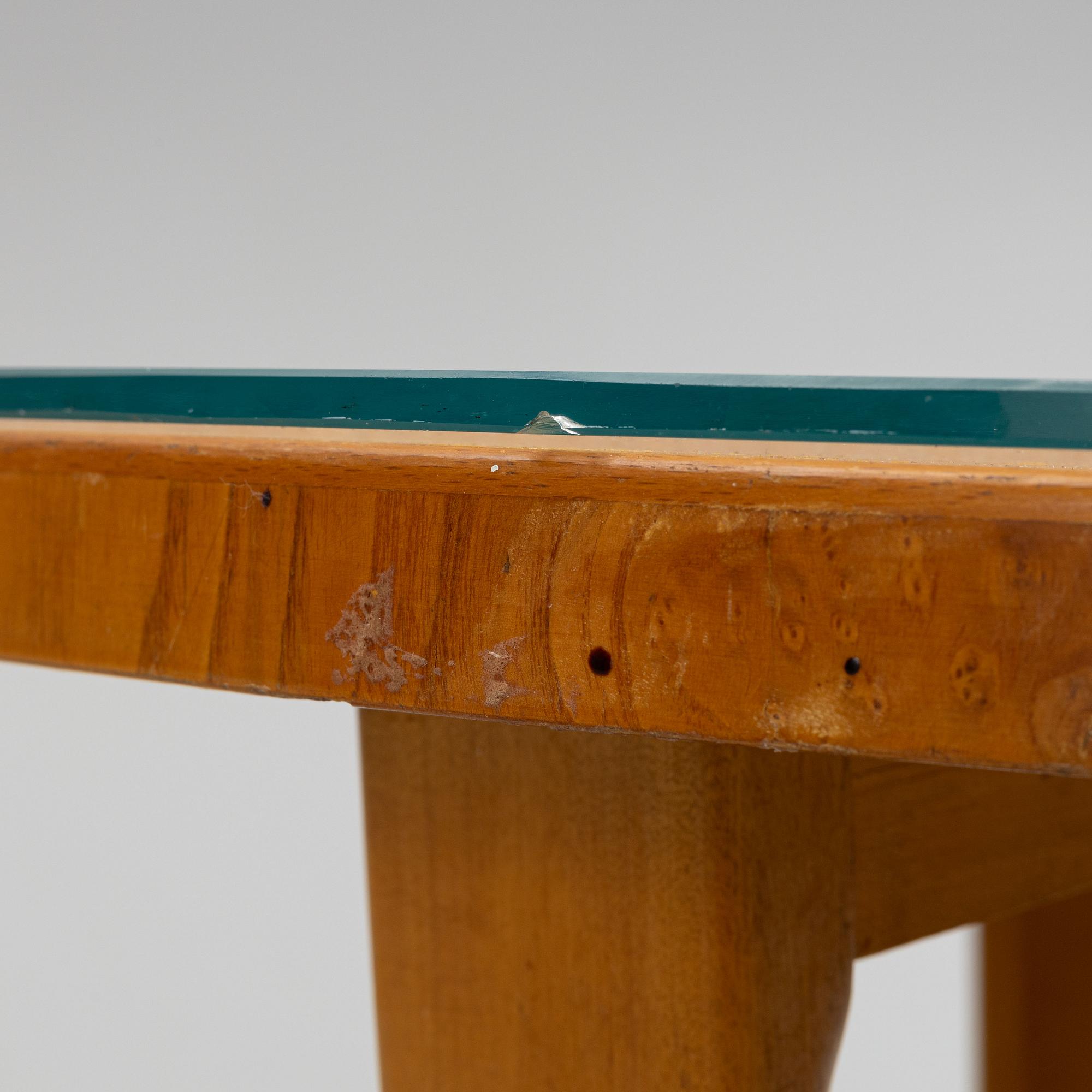 Coffee table, first half of the 20th century.