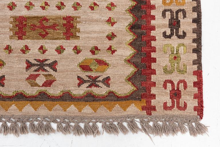 A Kilim carpet, c. 305 x 250 cm.