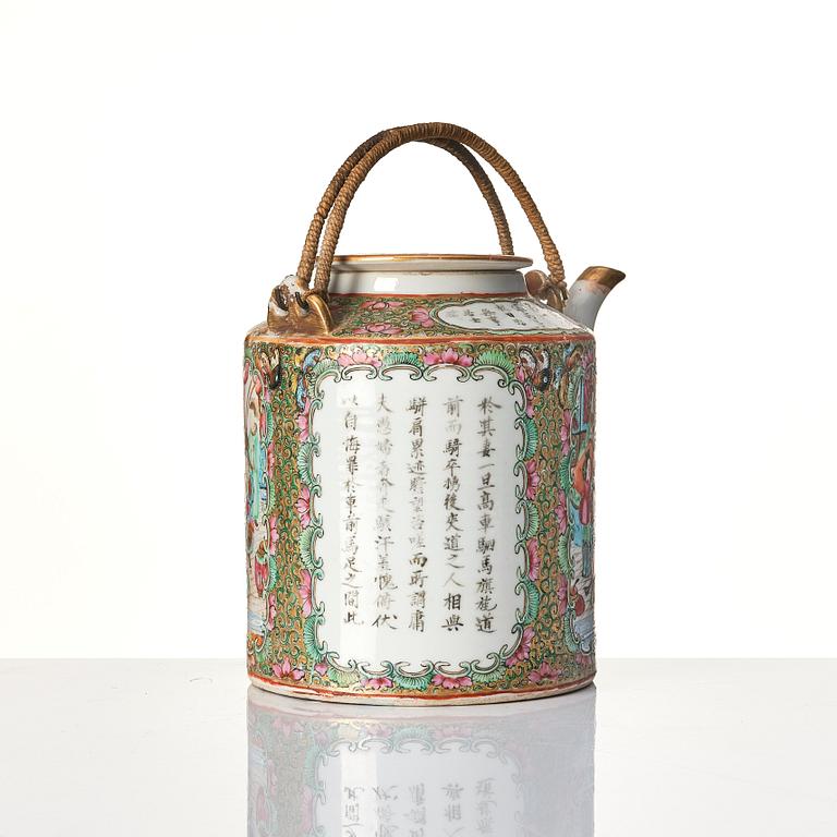 Tekanna med lock, porslin. Kanton, 1800-tal.