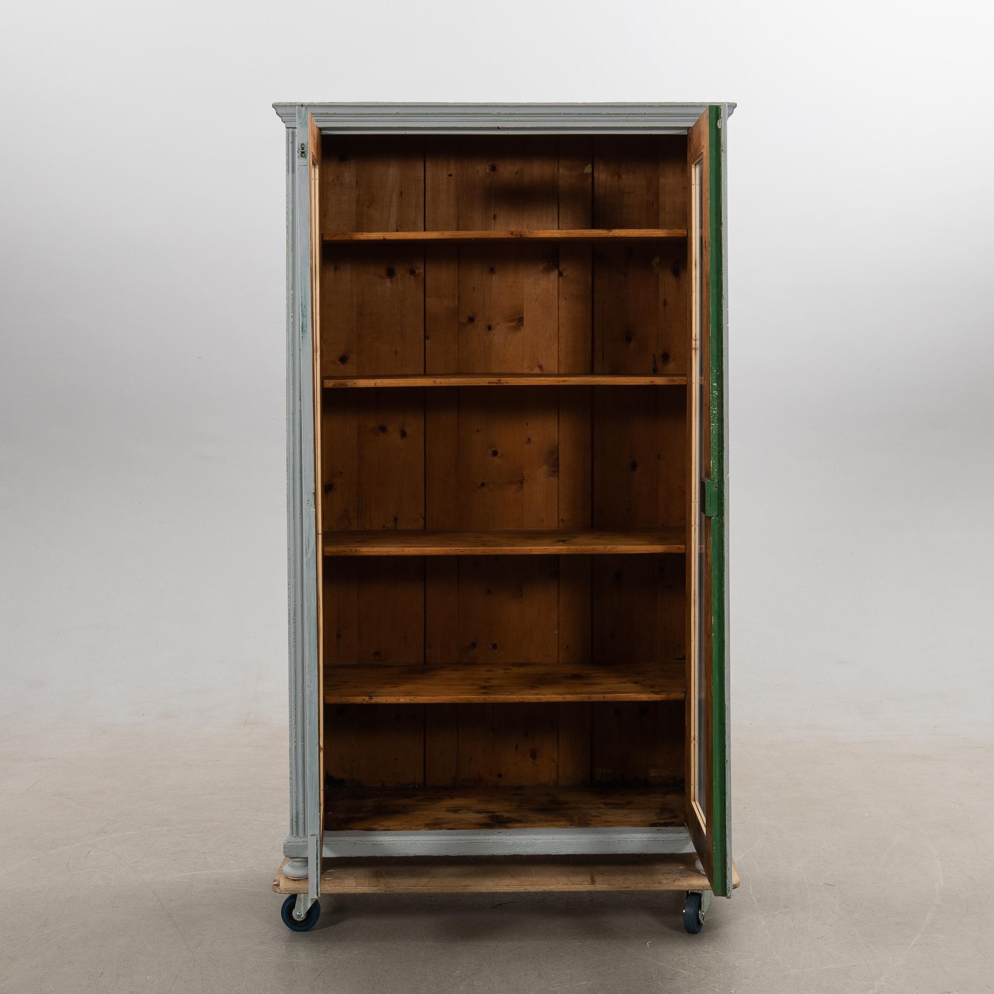 Skåp, omkring 1900.